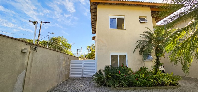 Sofisticação e Conforto: Casa em Condomínio na Praia de Juquehy - À VENDA - São Sebastião - 