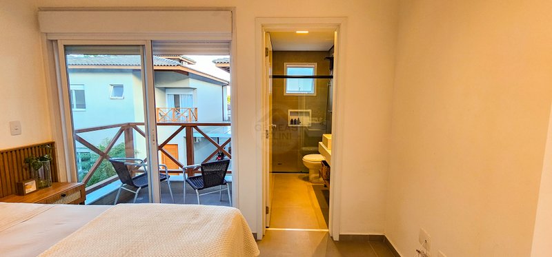 Sofisticação e Conforto: Casa em Condomínio na Praia de Juquehy - À VENDA - São Sebastião - 