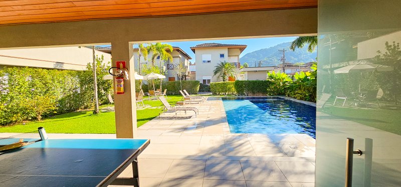 Sofisticação e Conforto: Casa em Condomínio na Praia de Juquehy - À VENDA - São Sebastião - 