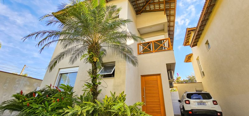Sofisticação e Conforto: Casa em Condomínio na Praia de Juquehy - À VENDA - São Sebastião - 