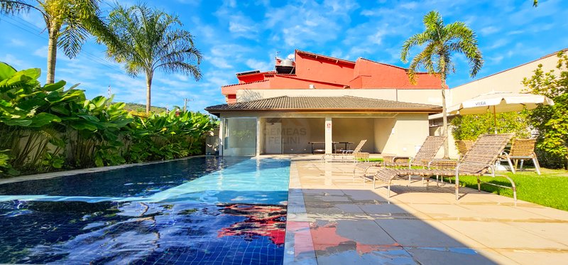 Sofisticação e Conforto: Casa em Condomínio na Praia de Juquehy - À VENDA - São Sebastião - 