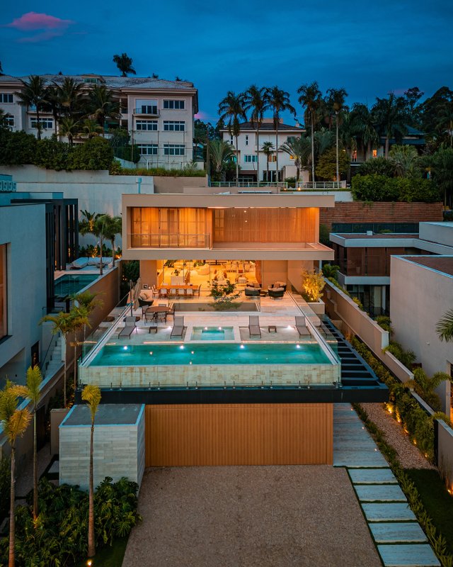 MANSÃO NO TAMBORÉ 2 UMA OBRA-PRIMA DE ARQUITETURA E SOFISTICAÇÃO Alameda Galápagos Santana de Parnaíba - 