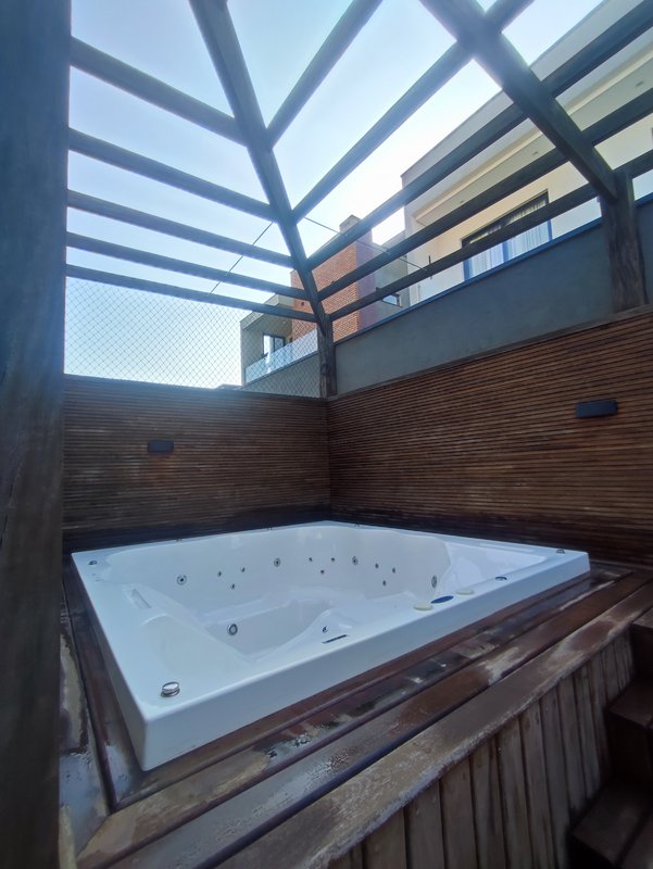 Casa Térrea com Jacuzzi e Espaço Gourmet no Mosaico Essence Avenida Presidente Castelo Branco Mogi das Cruzes - 