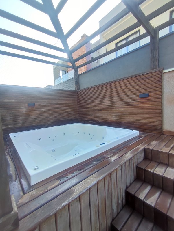 Casa Térrea com Jacuzzi e Espaço Gourmet no Mosaico Essence Avenida Presidente Castelo Branco Mogi das Cruzes - 
