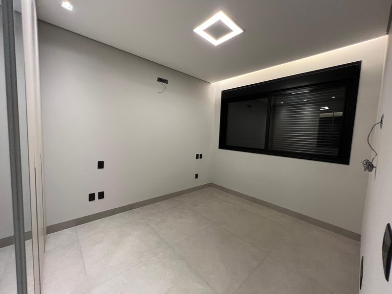 Casa à Venda Condominio Alphaville III, 416,9M², 5 Suítes, Ribeirão Preto/SP Rua Luiz Zaccaro Netto Ribeirão Preto - 