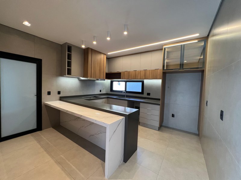 Casa à Venda Condominio Alphaville III, 416,9M², 5 Suítes, Ribeirão Preto/SP Rua Luiz Zaccaro Netto Ribeirão Preto - 