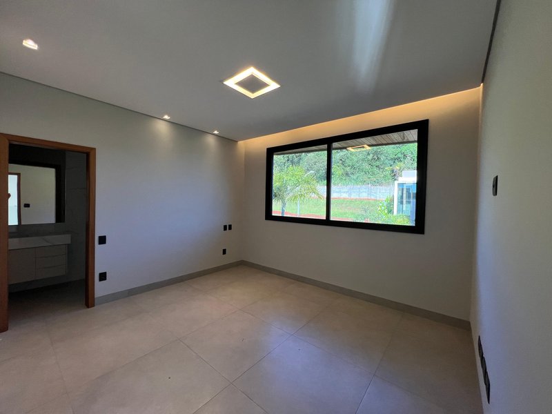 Casa à Venda Condominio Alphaville III, 416,9M², 5 Suítes, Ribeirão Preto/SP Rua Luiz Zaccaro Netto Ribeirão Preto - 