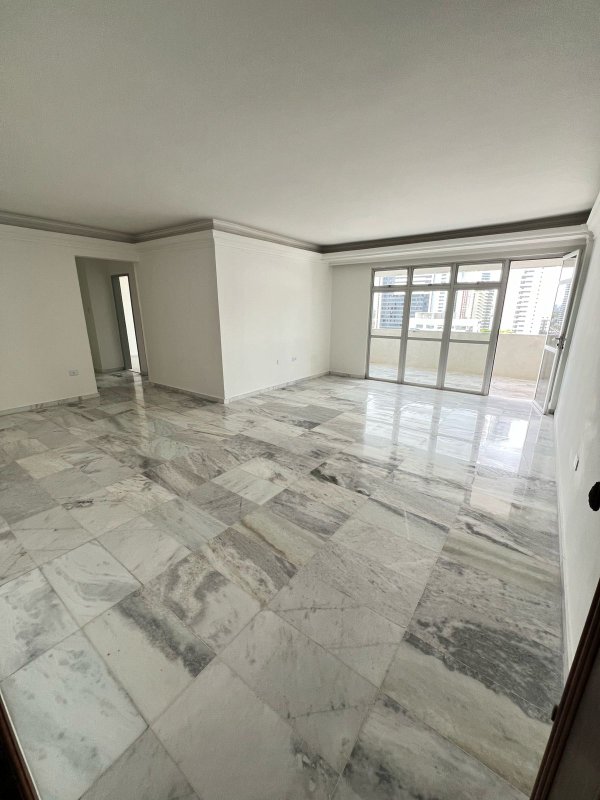 Apartamento à venda com 3 quartos sendo uma suíte, 138m² área útil por R$ 550.000,00 Rua Dhália Recife - 