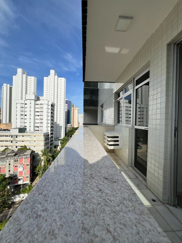 Apartamento à venda com 3 quartos sendo uma suíte, 138m² área útil por R$ 550.000,00 Rua Dhália Recife - 