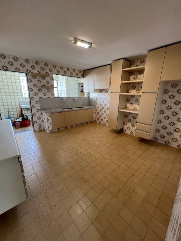 Apartamento à venda com 3 quartos sendo uma suíte, 138m² área útil por R$ 550.000,00 Rua Dhália Recife - 