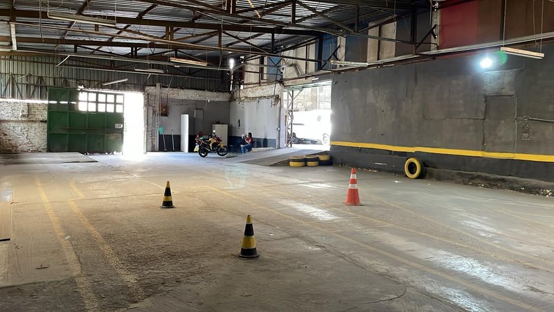 Galpão Comercial com 1000m² no Cambuci Rua Diogo Vaz São Paulo - 