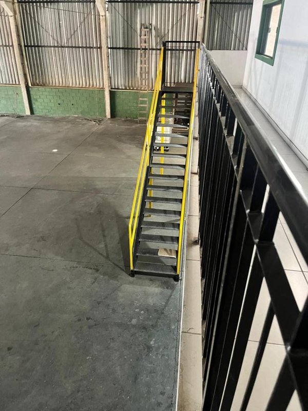 Galpão Comercial em Jundiaí 2500m² Rua Comendador Guilherme Mamprim Louveira - 
