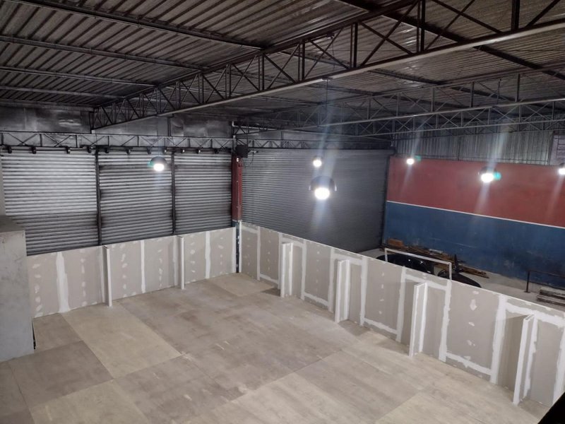 Galpão em Cotia com 800m² Estrada Municipal do Embu Cotia - 