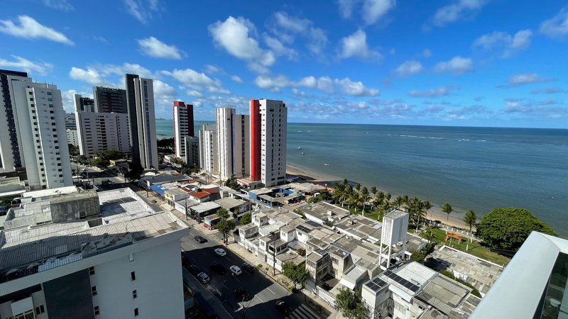 58m2. 2 quartos (01 suíte). Varanda com vista para o mar. 01 vaga de garagem coberta Avenida Bernardo Vieira de Melo Jaboatão dos Guararapes - 