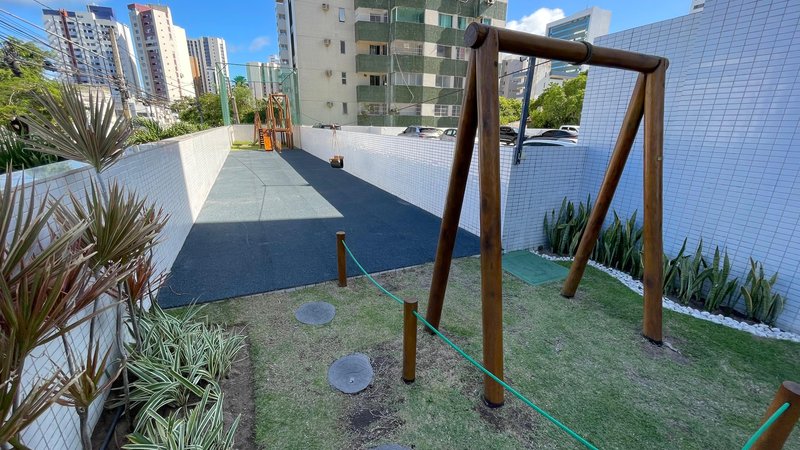 58m2. 2 quartos (01 suíte). Varanda com vista para o mar. 01 vaga de garagem coberta Avenida Bernardo Vieira de Melo Jaboatão dos Guararapes - 