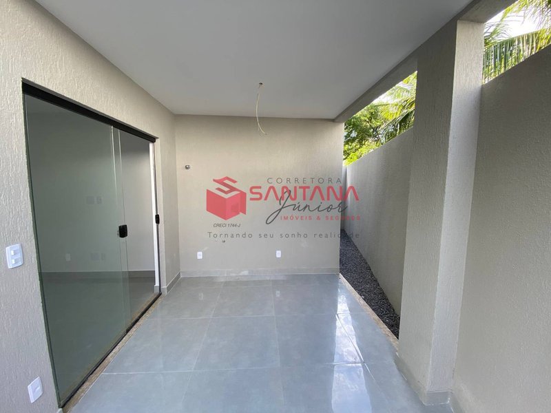 Casa nascente em condomínio fechado, 4/4 sendo 2 suítes com varanda Rua Jardim Ipanema Lauro de Freitas - 