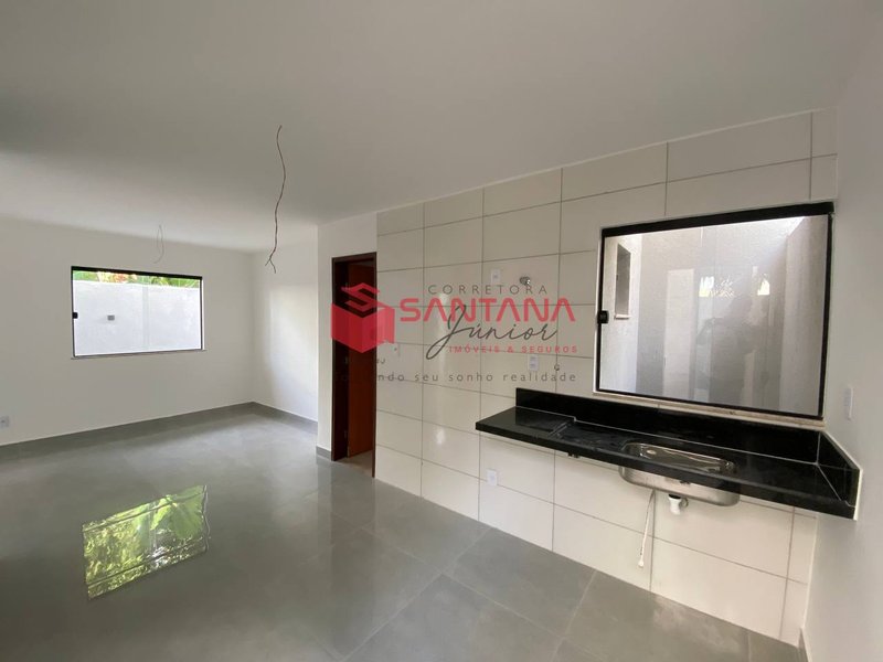 Casa nascente em condomínio fechado, 4/4 sendo 2 suítes com varanda Rua Jardim Ipanema Lauro de Freitas - 