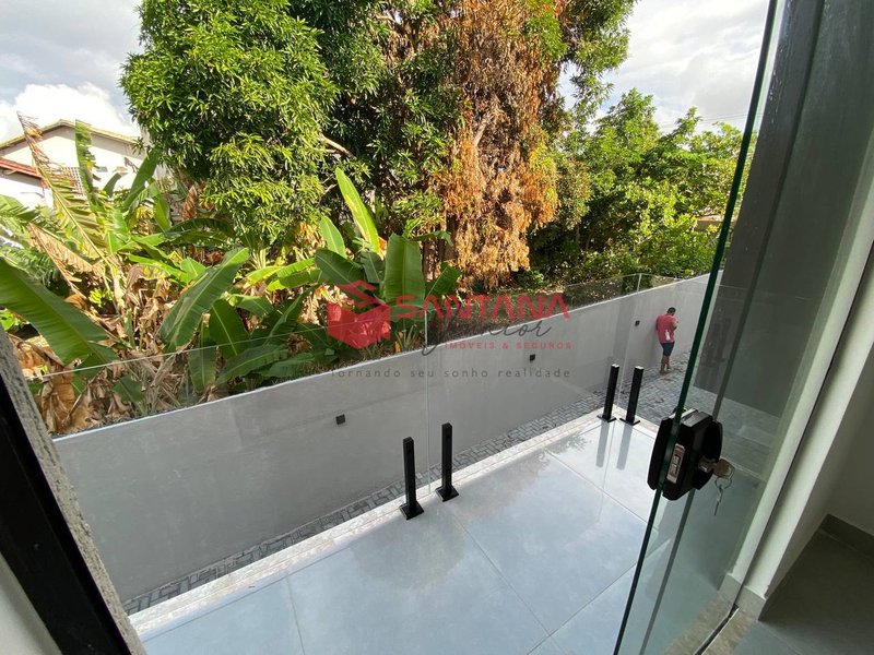 Casa nascente em condomínio fechado, 4/4 sendo 2 suítes com varanda Rua Jardim Ipanema Lauro de Freitas - 
