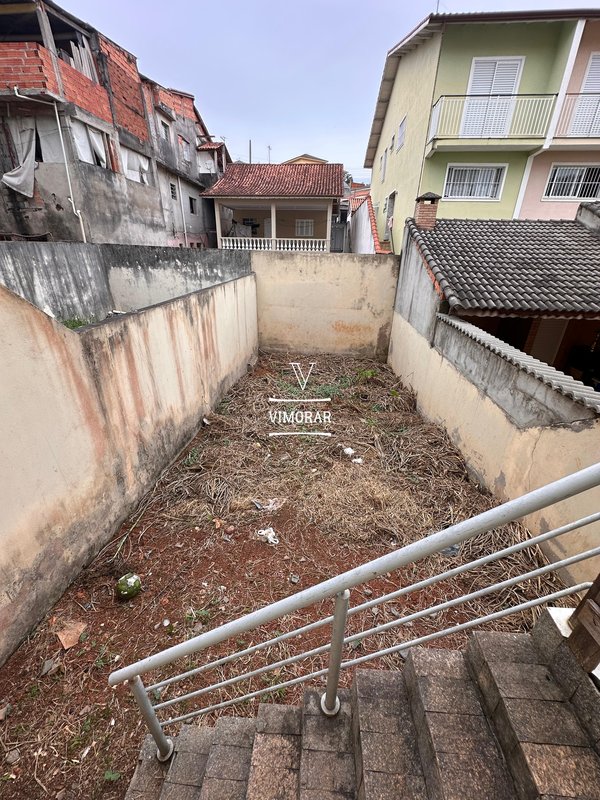 Sobrado 3 dormitórios sendo 1 suíte + 6 vagas de garagem - Arujá - 