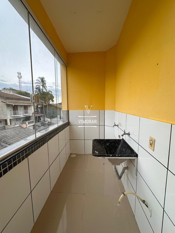 Sobrado 3 dormitórios sendo 1 suíte + 6 vagas de garagem - Arujá - 