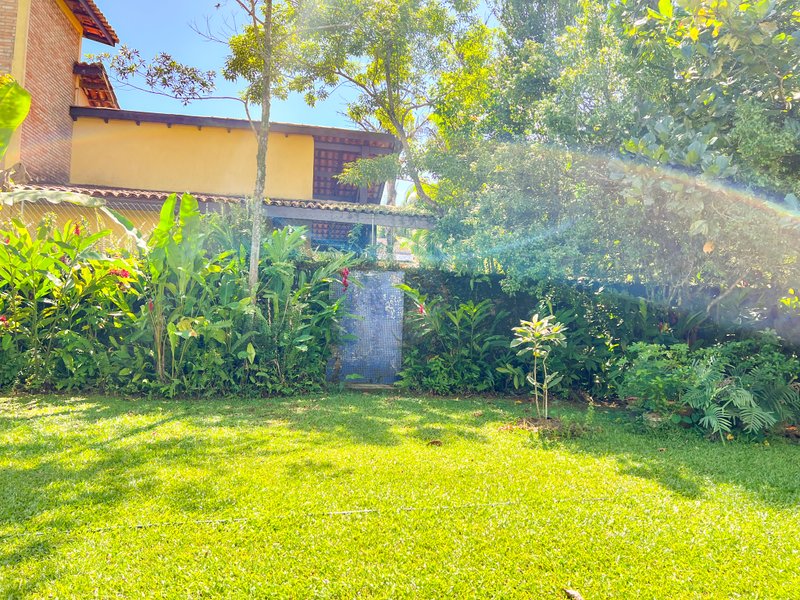 Casa com Piscina Privativa na Barra do Sahy - À VENDA - São Sebastião - 