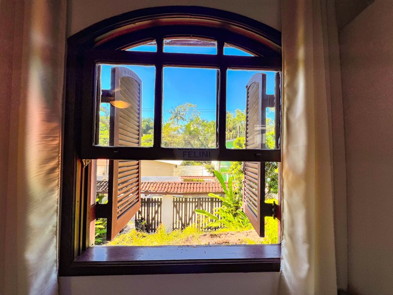 Casa com Piscina Privativa na Barra do Sahy - À VENDA - São Sebastião - 