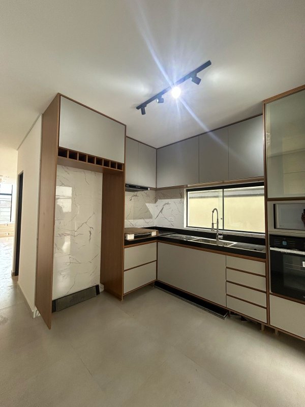 🏡 SOBRADO INCRÍVEL À VENDA – GOLFINHO - Caraguatatuba - 