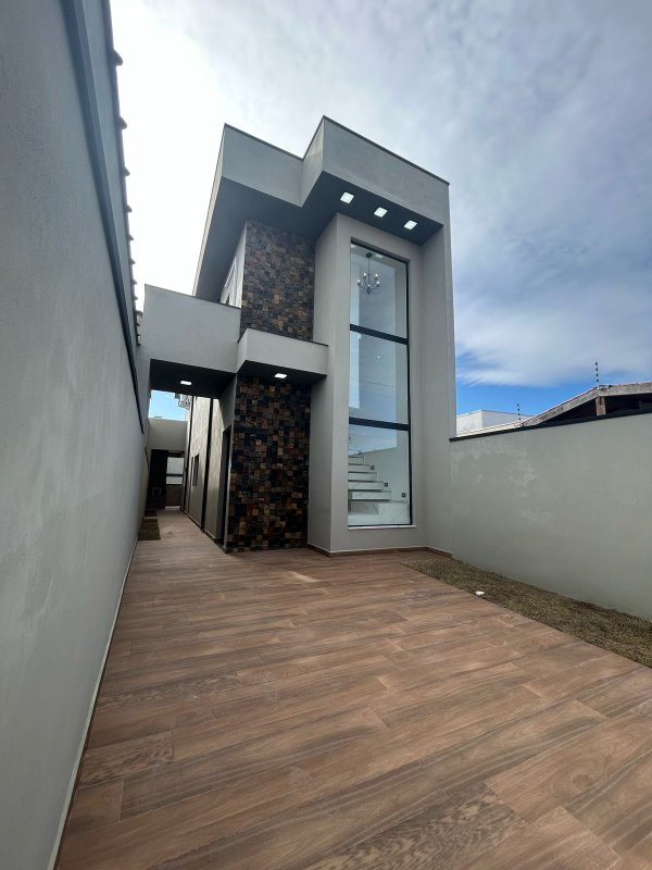 🏡 SOBRADO INCRÍVEL À VENDA – GOLFINHO - Caraguatatuba - 