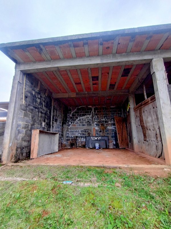 Terreno com casa semiconstruída com vista para a represa à venda no Jardim Rosa Helena - Igaratá - 