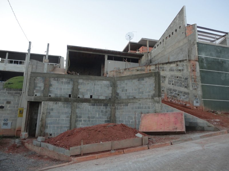 Terreno com casa semiconstruída com vista para a represa à venda no Jardim Rosa Helena - Igaratá - 
