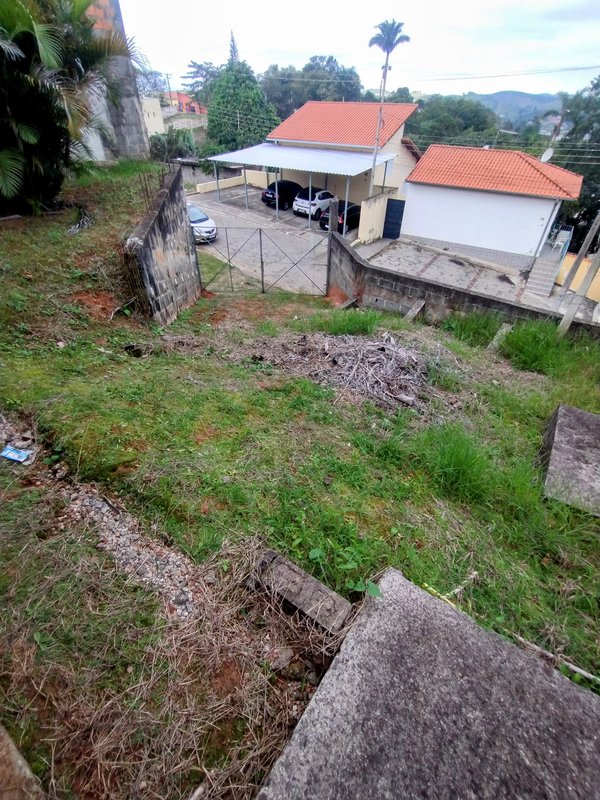 Terreno com casa semiconstruída com vista para a represa à venda no Jardim Rosa Helena - Igaratá - 