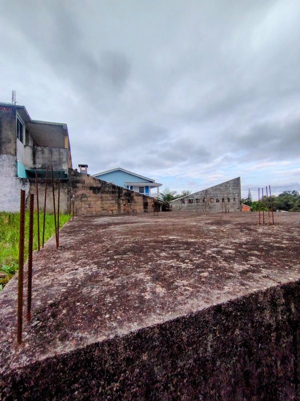 Terreno com casa semiconstruída com vista para a represa à venda no Jardim Rosa Helena - Igaratá - 