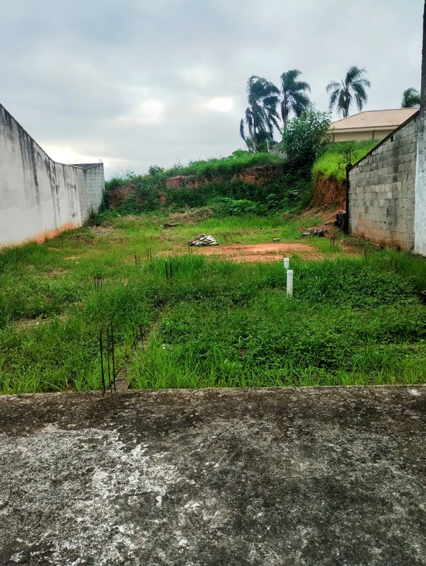 Terreno com casa semiconstruída com vista para a represa à venda no Jardim Rosa Helena - Igaratá - 