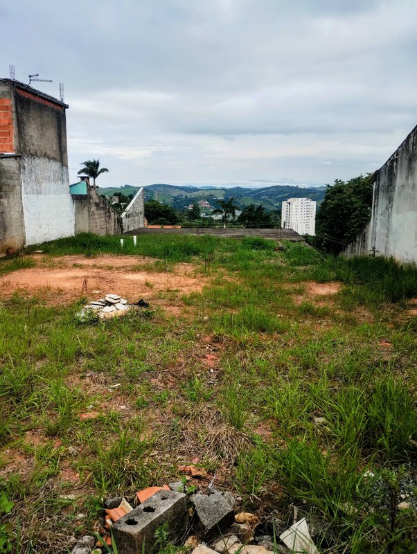 Terreno com casa semiconstruída com vista para a represa à venda no Jardim Rosa Helena - Igaratá - 