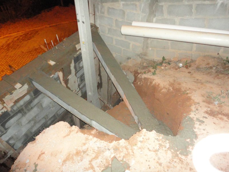 Terreno com casa semiconstruída com vista para a represa à venda no Jardim Rosa Helena - Igaratá - 