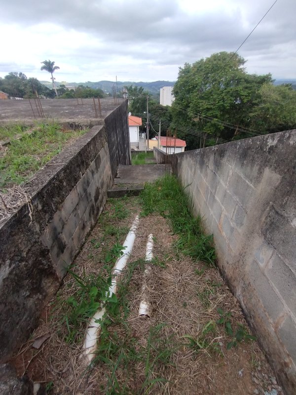 Terreno com casa semiconstruída com vista para a represa à venda no Jardim Rosa Helena - Igaratá - 