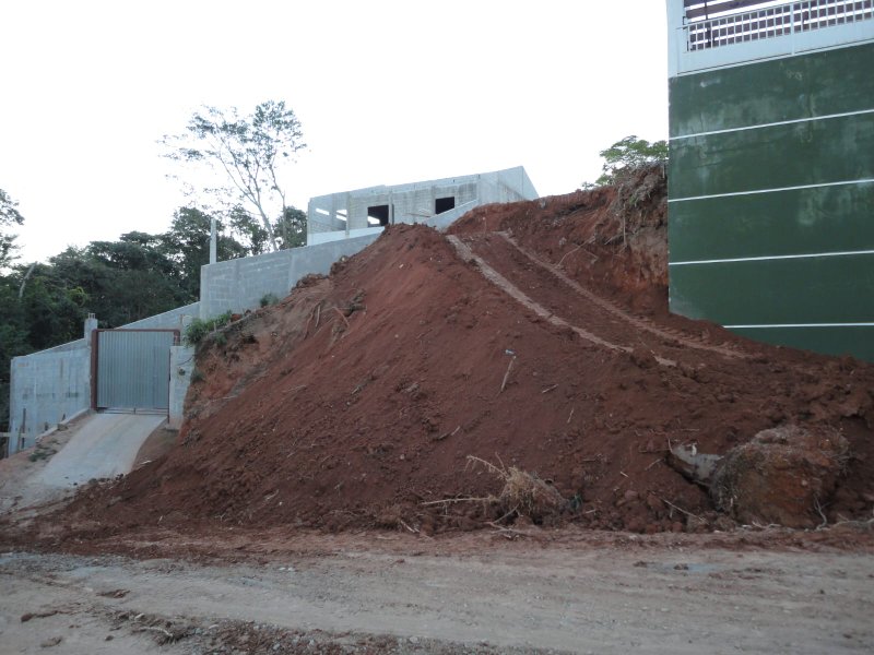 Terreno com casa semiconstruída com vista para a represa à venda no Jardim Rosa Helena - Igaratá - 