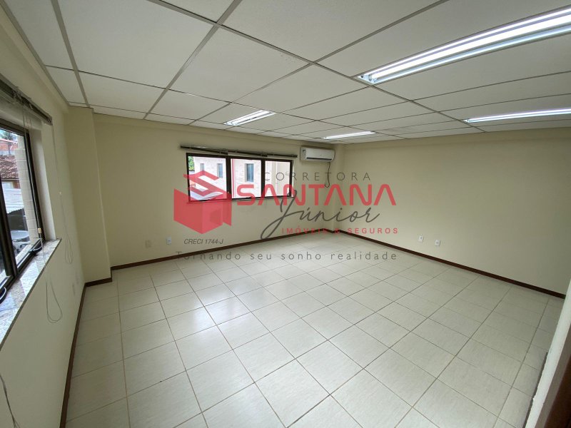 Sala comercial para locação em Lauro de Freitas Avenida Luiz Tarquínio Pontes Lauro de Freitas - 