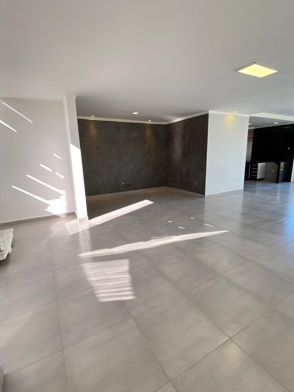 Sobrado à Venda – Conforto e elegância em um só lugar! - Caraguatatuba - 
