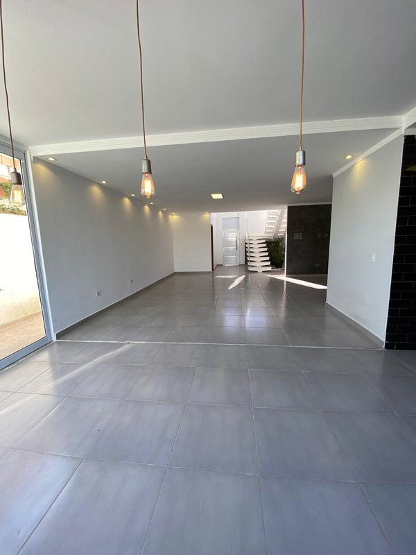 Sobrado à Venda – Conforto e elegância em um só lugar! - Caraguatatuba - 