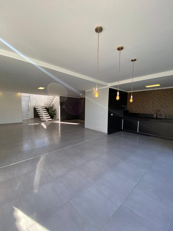 Sobrado à Venda – Conforto e elegância em um só lugar! - Caraguatatuba - 