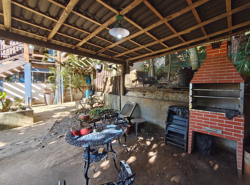 VENDE-SE LINDA CASA 606M2 TERRENO 130M2 CONSTRUIDOS - LINDA - ACEITA FINANCIAMENTO Alameda dos Jacarandás Ilhabela - 