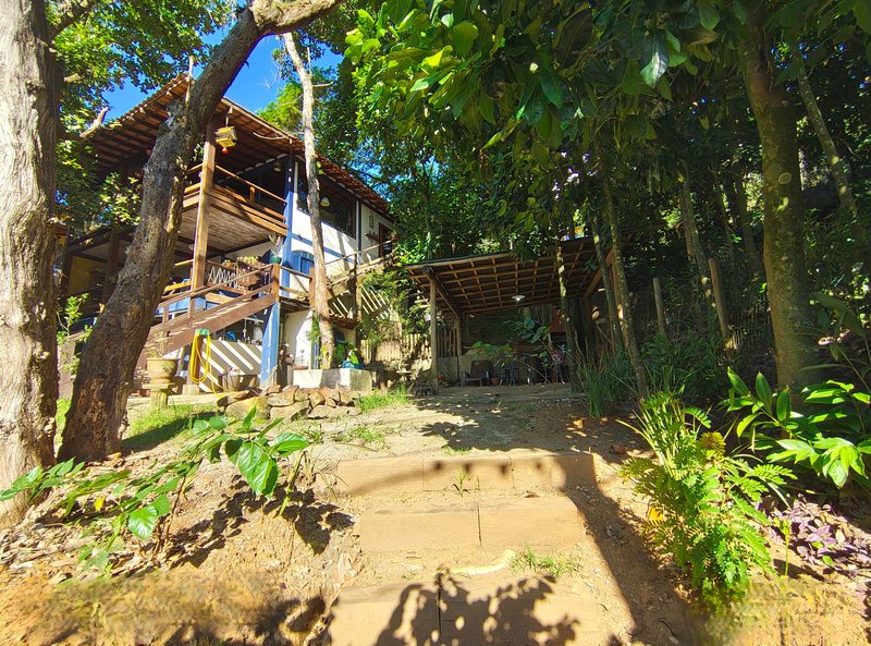 VENDE-SE LINDA CASA 606M2 TERRENO 130M2 CONSTRUIDOS - LINDA - ACEITA FINANCIAMENTO Alameda dos Jacarandás Ilhabela - 
