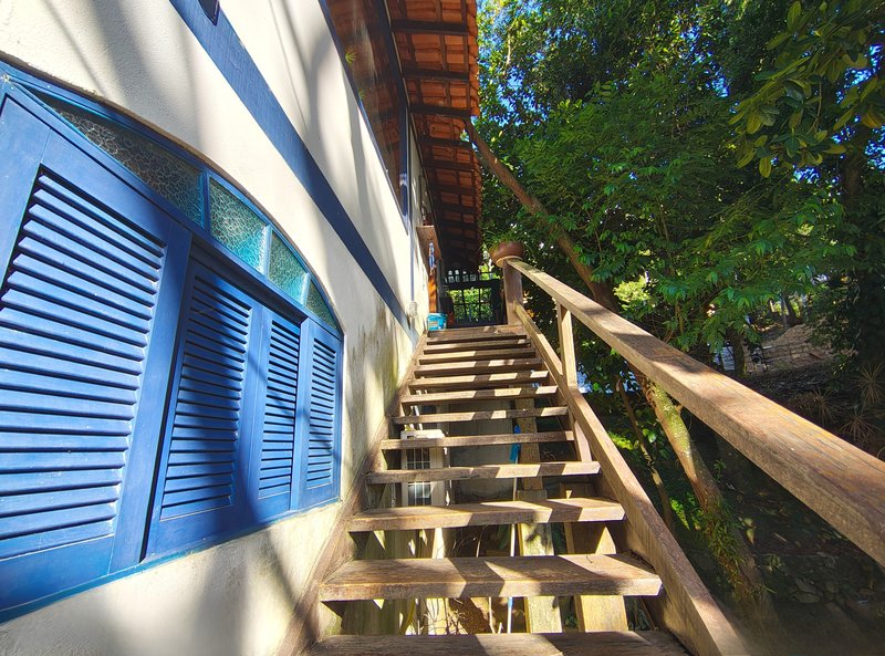 VENDE-SE LINDA CASA 606M2 TERRENO 130M2 CONSTRUIDOS - LINDA - ACEITA FINANCIAMENTO Alameda dos Jacarandás Ilhabela - 