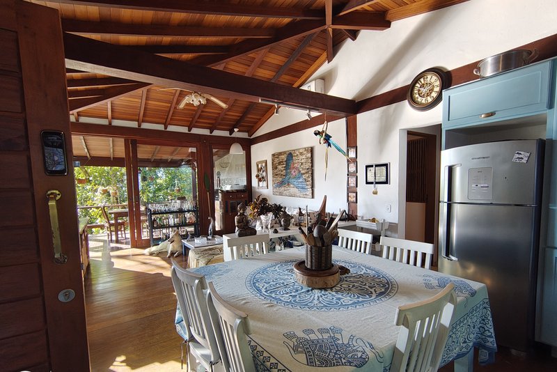 VENDE-SE LINDA CASA 606M2 TERRENO 130M2 CONSTRUIDOS - LINDA - ACEITA FINANCIAMENTO Alameda dos Jacarandás Ilhabela - 