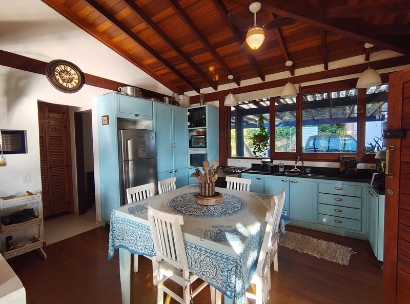 VENDE-SE LINDA CASA 606M2 TERRENO 130M2 CONSTRUIDOS - LINDA - ACEITA FINANCIAMENTO Alameda dos Jacarandás Ilhabela - 