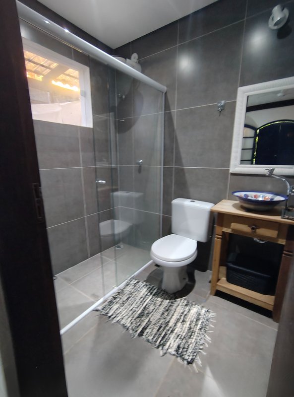 VENDE-SE LINDA CASA 606M2 TERRENO 130M2 CONSTRUIDOS - LINDA - ACEITA FINANCIAMENTO Alameda dos Jacarandás Ilhabela - 