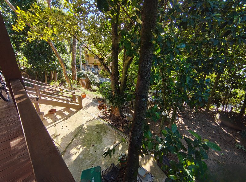 VENDE-SE LINDA CASA 606M2 TERRENO 130M2 CONSTRUIDOS - LINDA - ACEITA FINANCIAMENTO Alameda dos Jacarandás Ilhabela - 