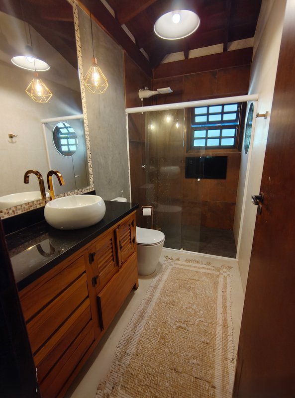 VENDE-SE LINDA CASA 606M2 TERRENO 130M2 CONSTRUIDOS - LINDA - ACEITA FINANCIAMENTO Alameda dos Jacarandás Ilhabela - 