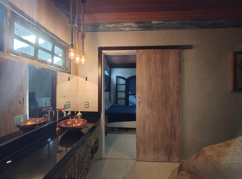 VENDE-SE LINDA CASA 606M2 TERRENO 130M2 CONSTRUIDOS - LINDA - ACEITA FINANCIAMENTO Alameda dos Jacarandás Ilhabela - 